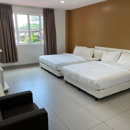 Melati Tanjong Beach Resort Pantai Cenang  Ngoại thất bức ảnh